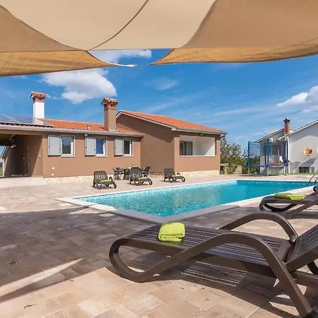 Vila Ina Villa *